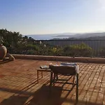 Vila Spacious With Pool And Fireplace