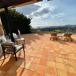 Spacious With Pool And Fireplace Vila *
