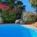 Spacious With Pool And Fireplace Vila *