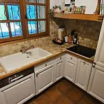 Spacious With Pool And Fireplace Vila *