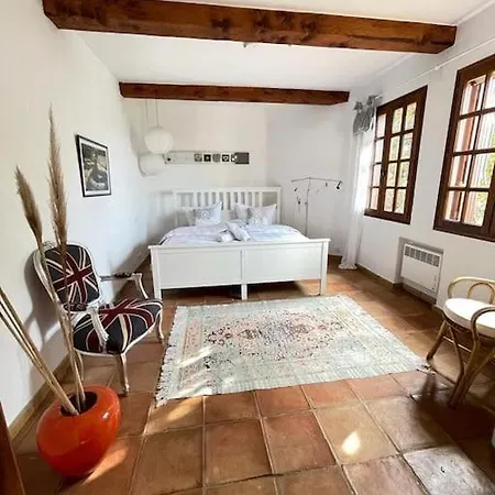 וילה Spacious With Pool And Fireplace רוקברון-סור-ארז'נס