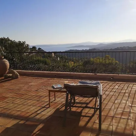 Villa Spacious With Pool And Fireplace