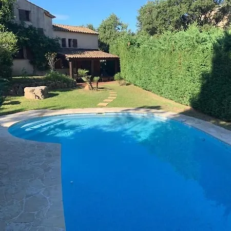 Spacious With Pool And Fireplace * 로크부른수르알젠스