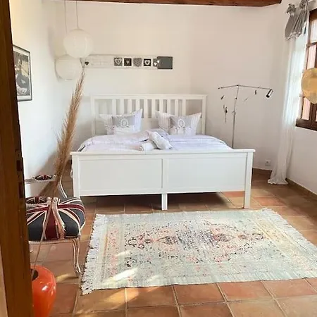 Villa Spacious With Pool And Fireplace *