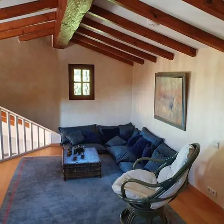 빌라 Spacious With Pool And Fireplace