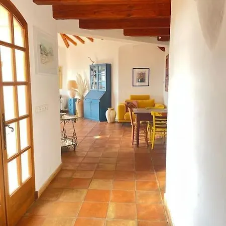 Spacious With Pool And Fireplace *