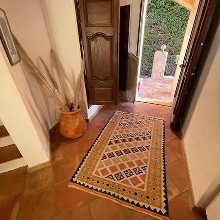 Villa Spacious With Pool And Fireplace