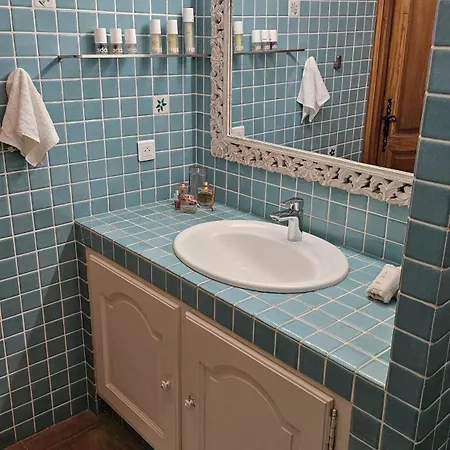 Spacious With Pool And Fireplace Villa