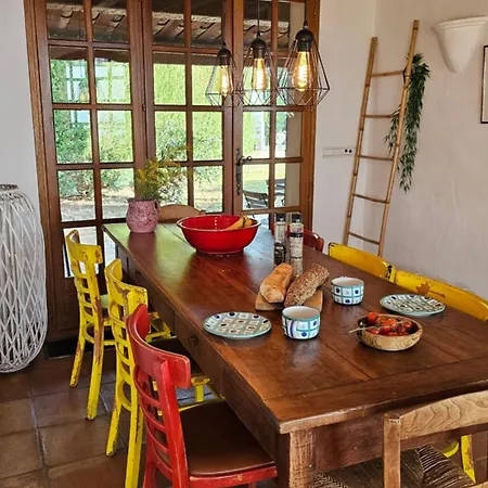 Villa Spacious With Pool And Fireplace