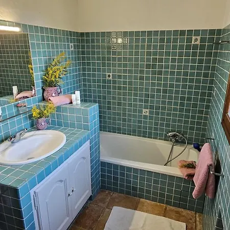 Spacious With Pool And Fireplace *