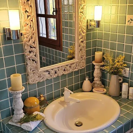 Villa Spacious With Pool And Fireplace