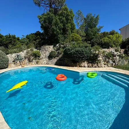 Spacious With Pool And Fireplace * 로크부른수르알젠스