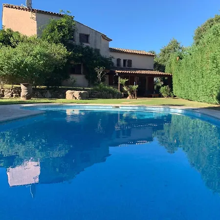 Spacious With Pool And Fireplace Villa
