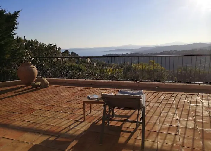 Villa Spacious With Pool And Fireplace