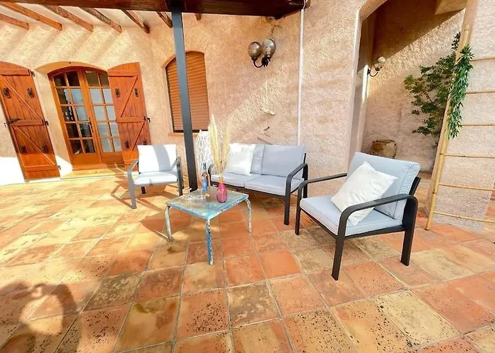 Villa Spacious With Pool And Fireplace Roquebrune-sur Argens