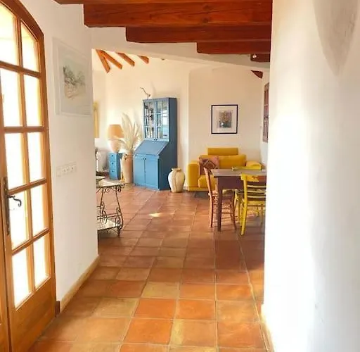 Spacious With Pool And Fireplace *