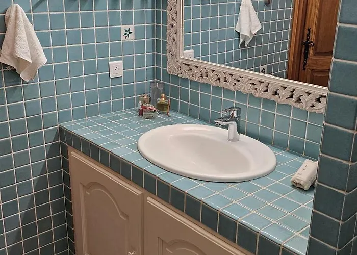 Spacious With Pool And Fireplace Villa