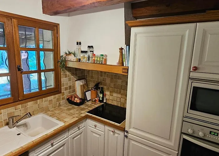 Villa Spacious With Pool And Fireplace *