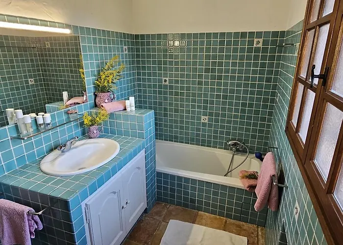 Spacious With Pool And Fireplace *