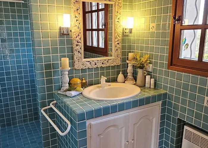 Spacious With Pool And Fireplace