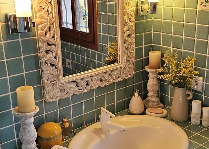 Villa Spacious With Pool And Fireplace