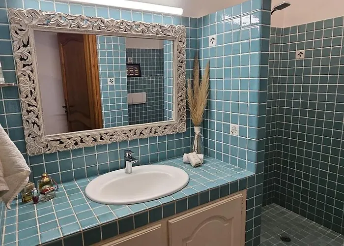 Spacious With Pool And Fireplace Roquebrune-sur Argens